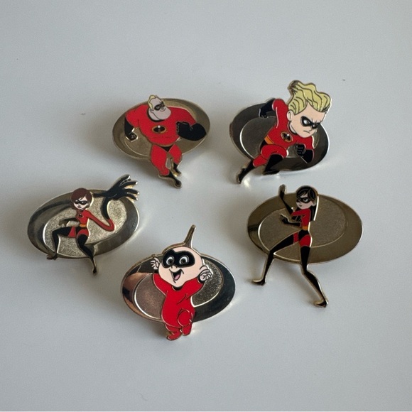 Disney Other - DISNEY THE INCREDIBLES OVAL  SPLENDID PINS SET LANYARD PIN  SET OF 5 2018